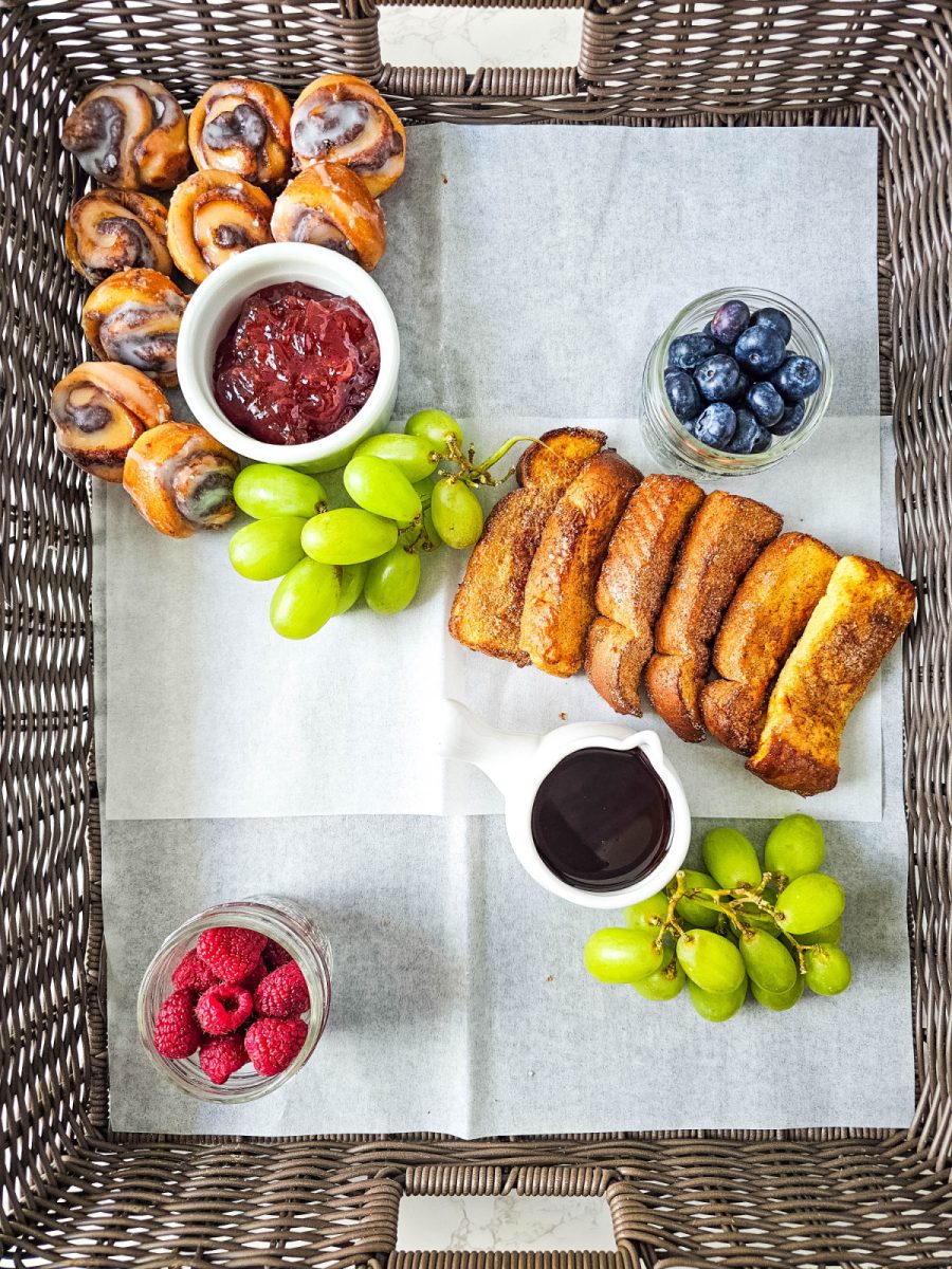 add French toast sticks to platter