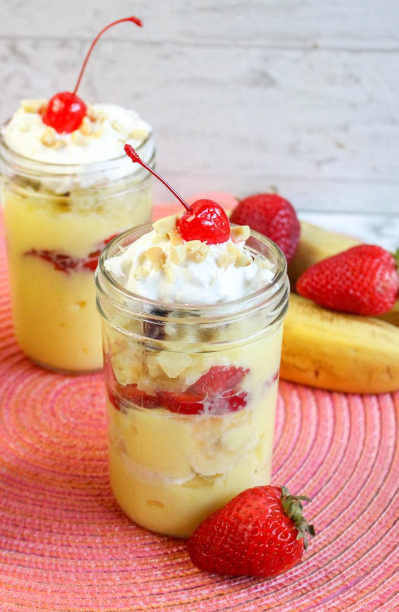 banana split dessert made with pudding