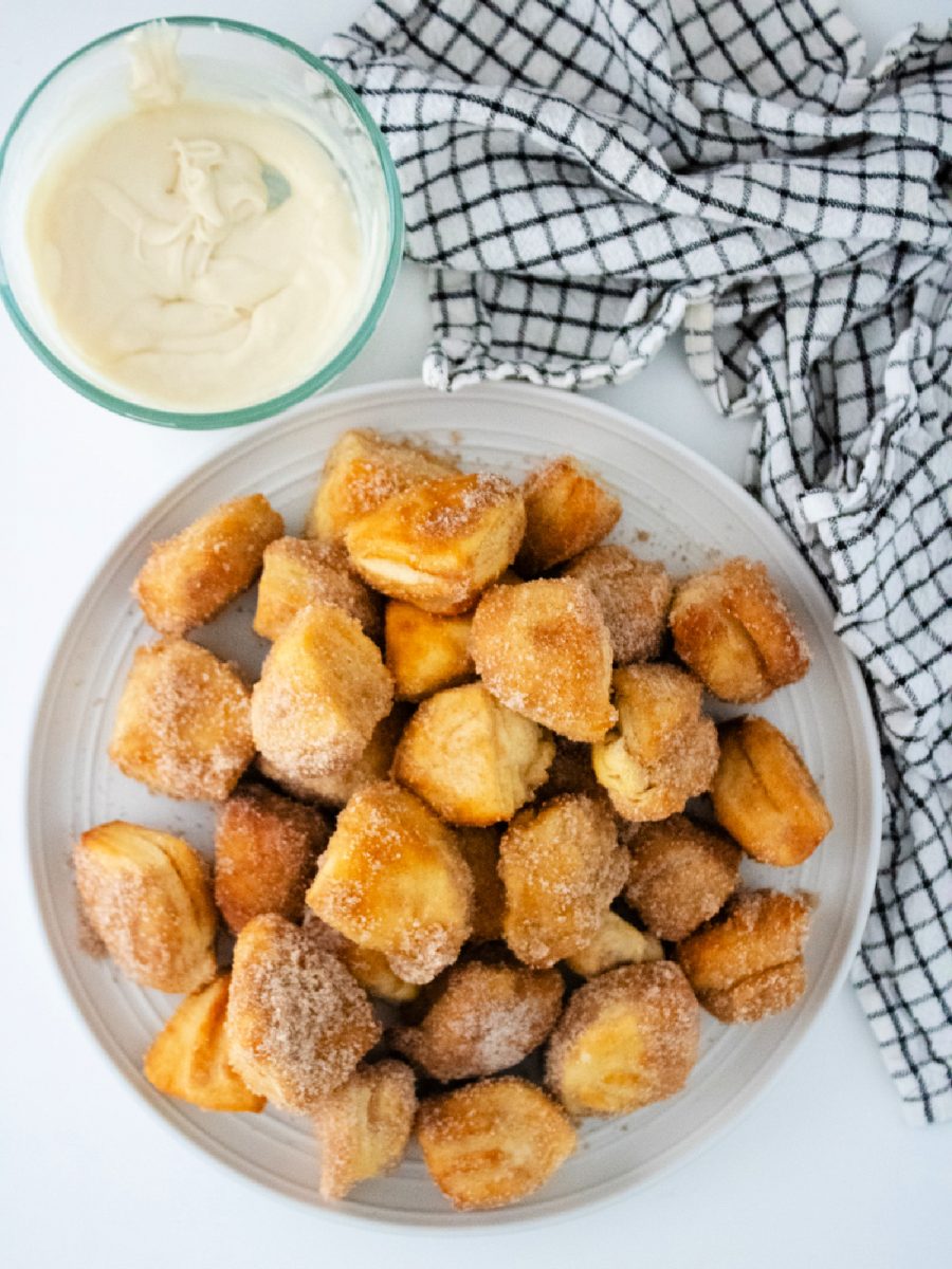 cinnamon sugar donut bites with icing dip