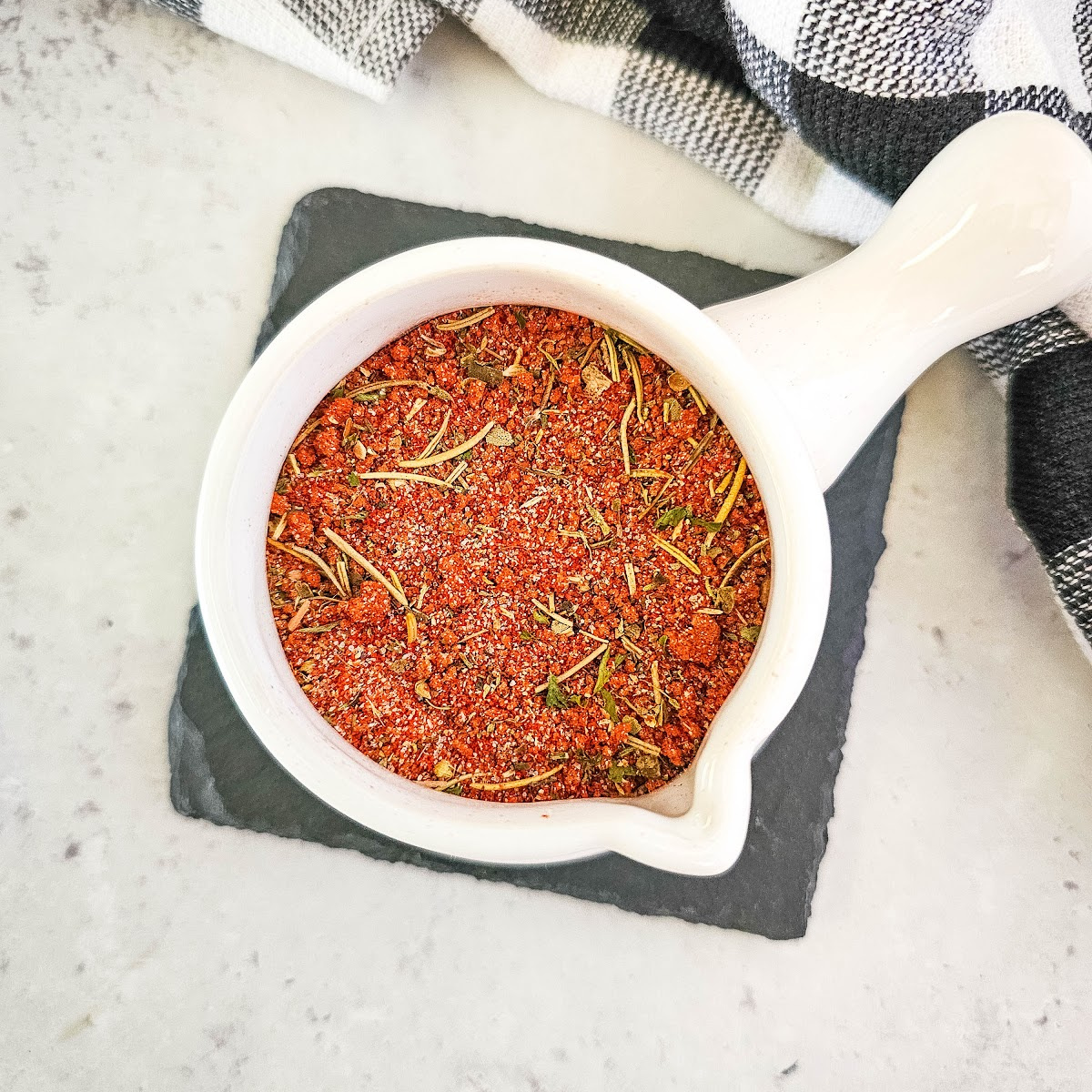 feature image of bowl of spices to use on roasts