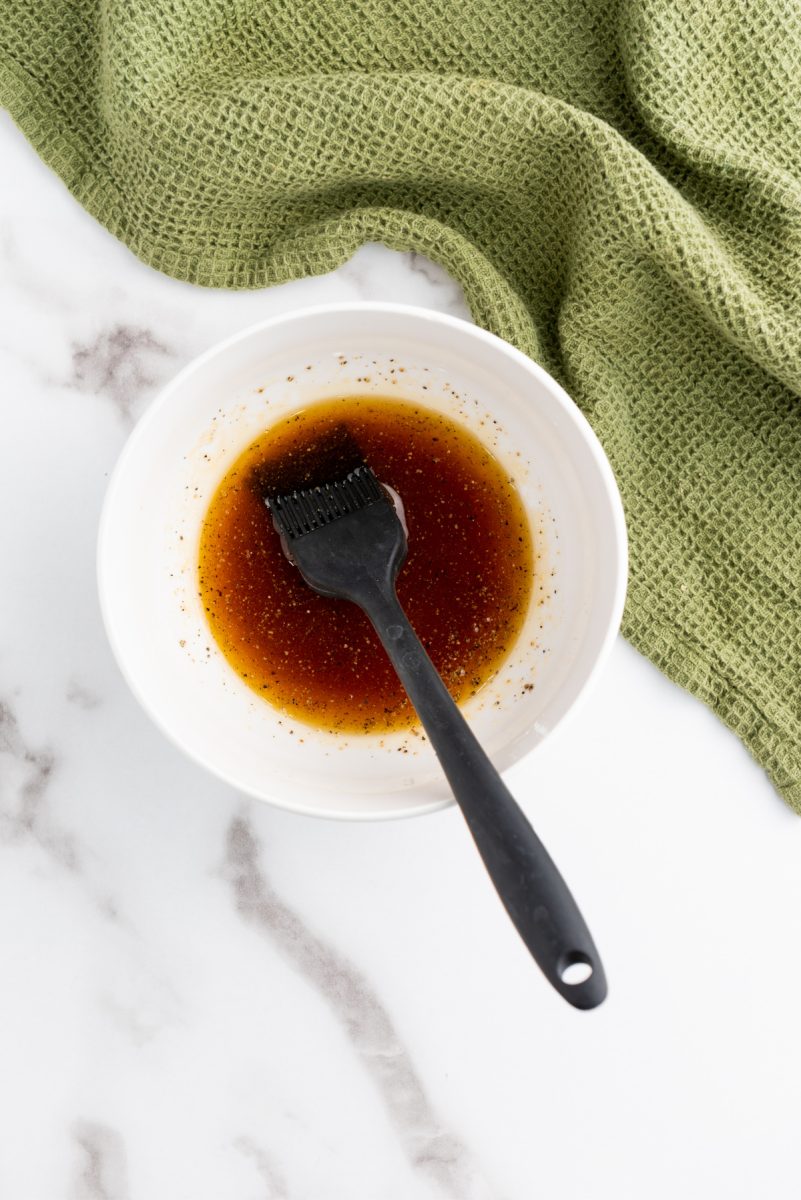 mix maple syrup brown sugar and pepper in bowl