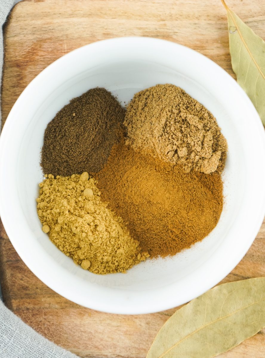 spices to make pumpkin pie seasoning in bowl