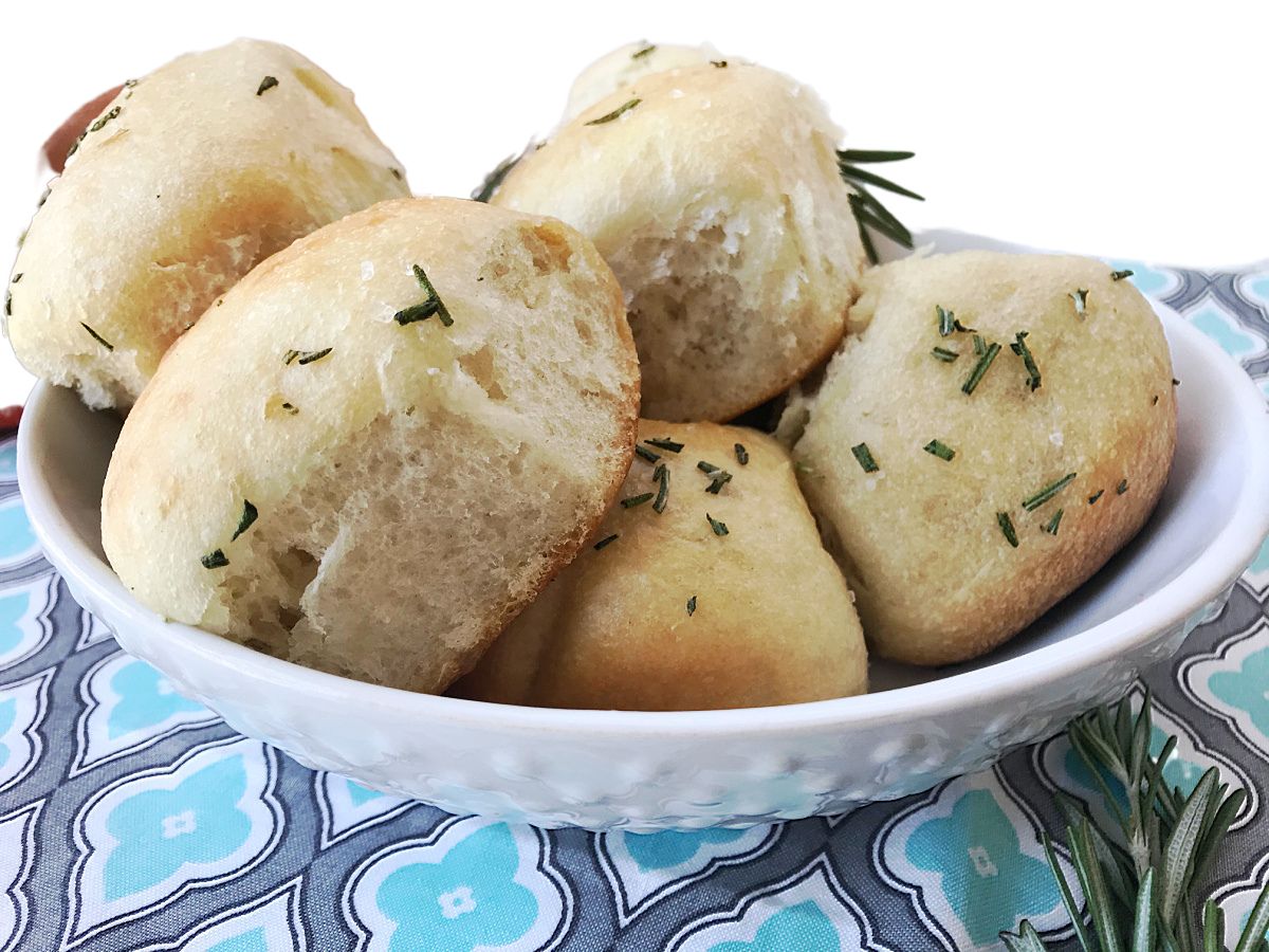 herbed dinner rolls in bowl