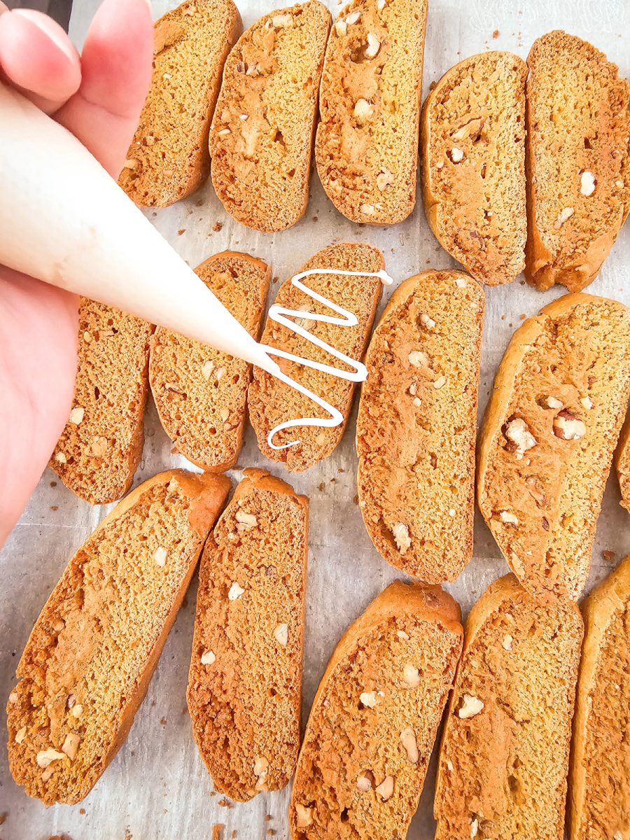 pipe white chocolate glaze on cookies