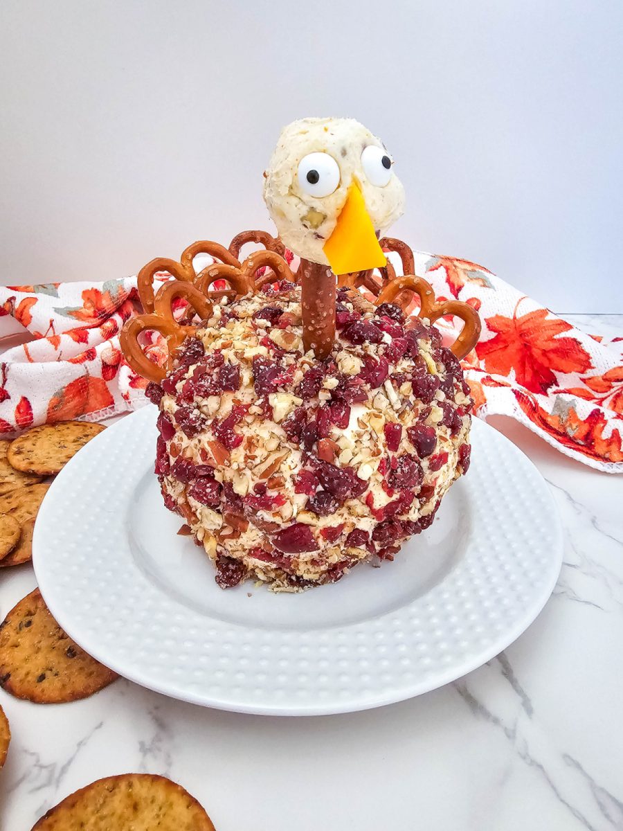 thanksgiving turkey cheeseball on plate