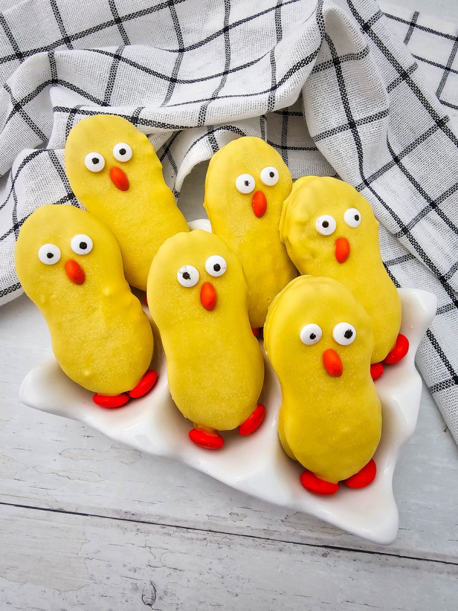 These Nutter Butter Easter Chicks are an adorable no‑bake treat made with just a few simple ingredients. This recipe turns everyone’s favorite peanut butter sandwich cookie into playful, festive treats with cute little chick faces and bright orange feet. They’re a great make‑ahead option for busy holiday prep, and kids love helping assemble them. Whether you’re hosting an Easter brunch or putting together treat bags, these cute chick cookies fit right in.